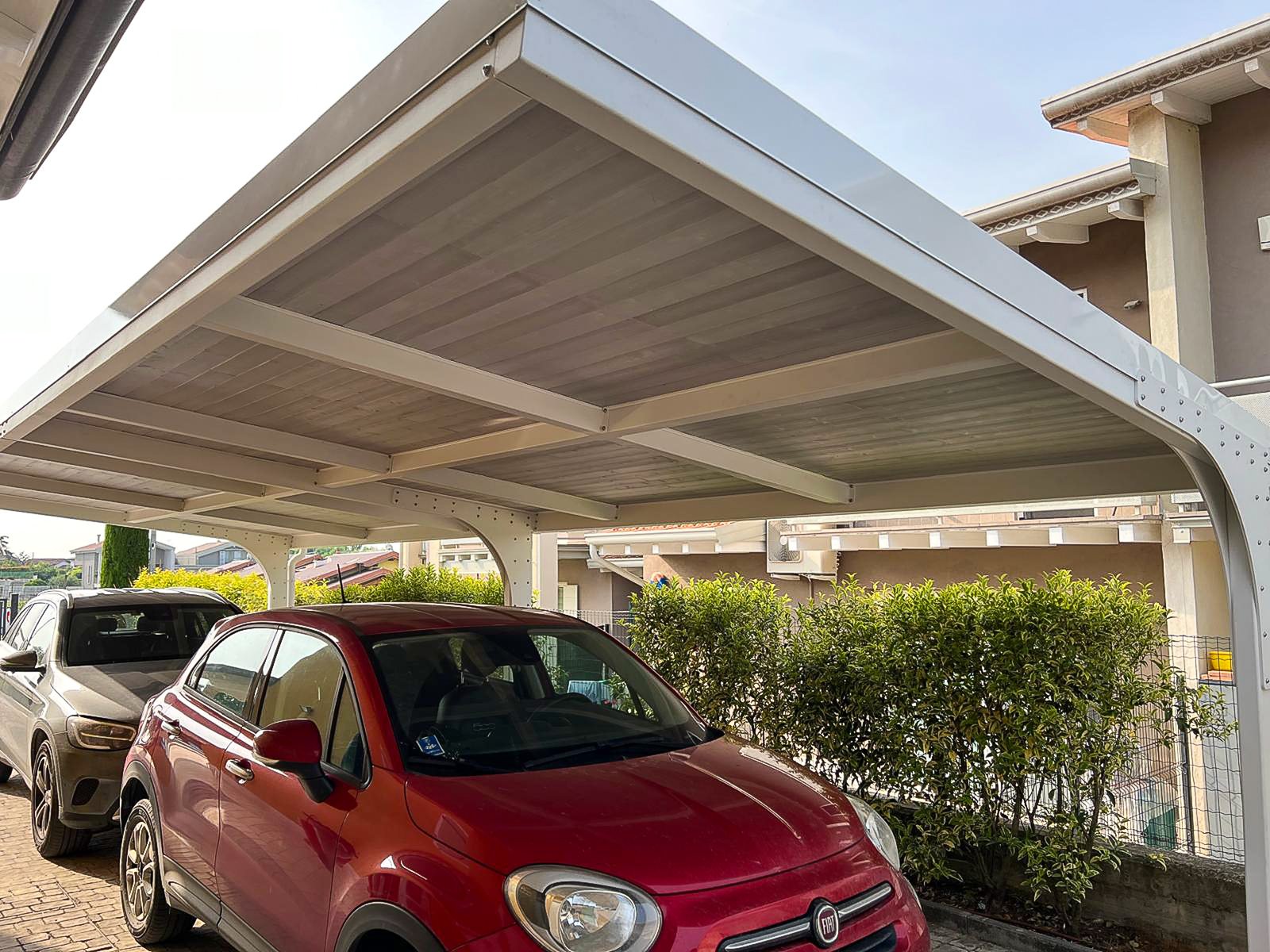 Carport solaire Omega 2 configuration récente
