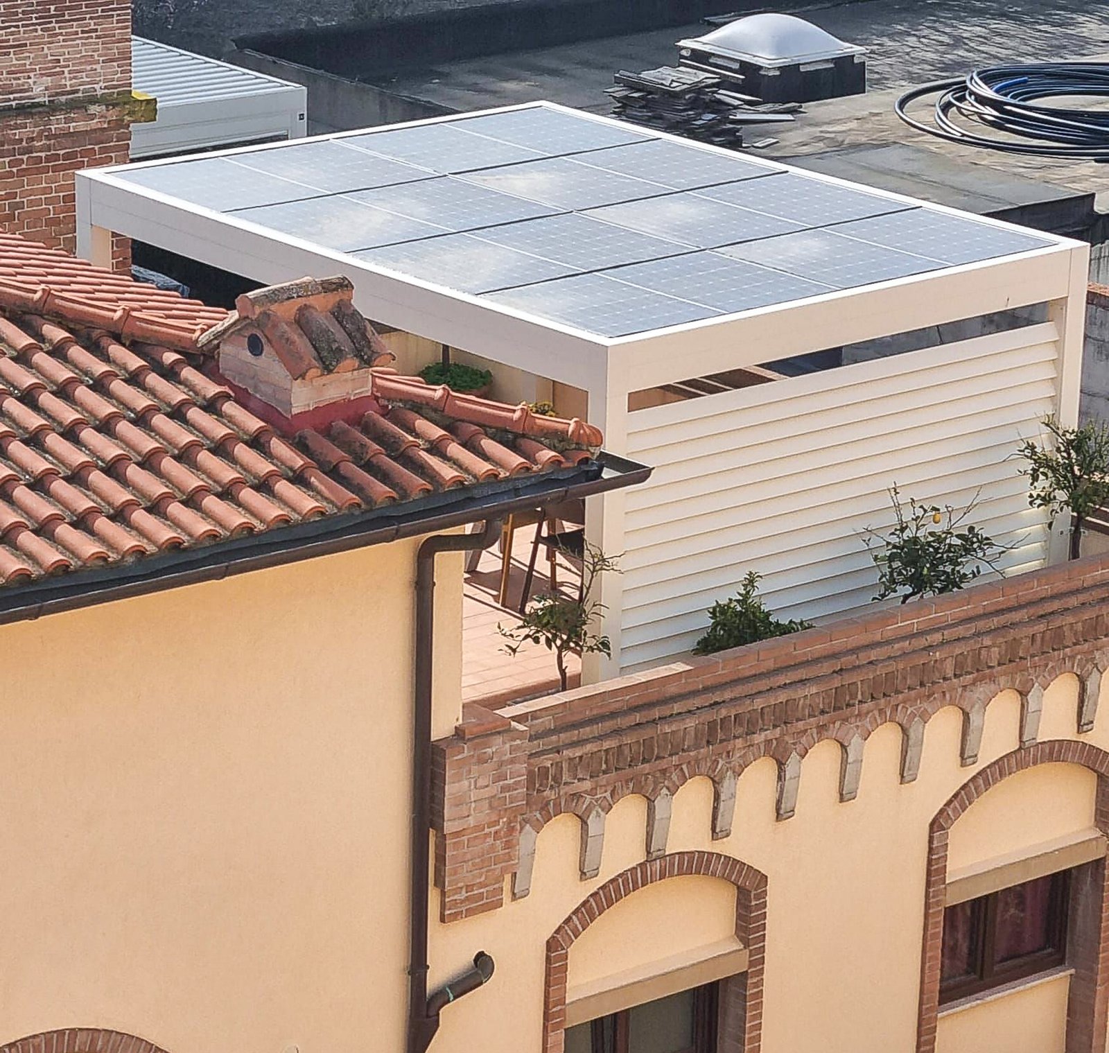 Pergola solaire Deluxe Vista adossée