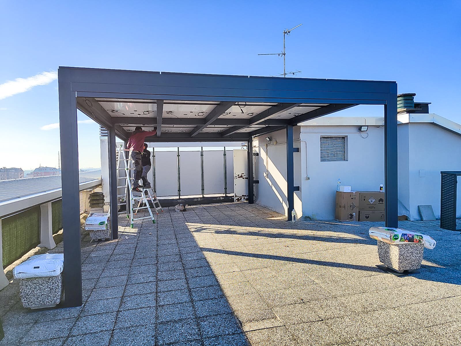 Pergola photovoltaïque vue extérieure